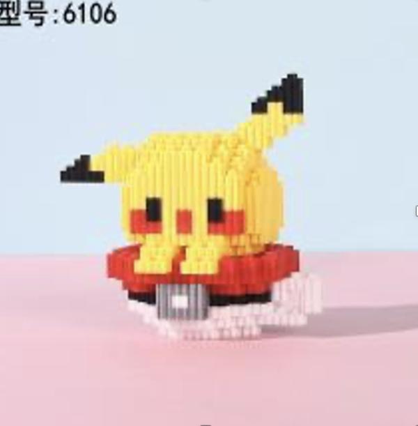 FIGURA ARMABLE DUZ – Pikachu sobre Pokébola