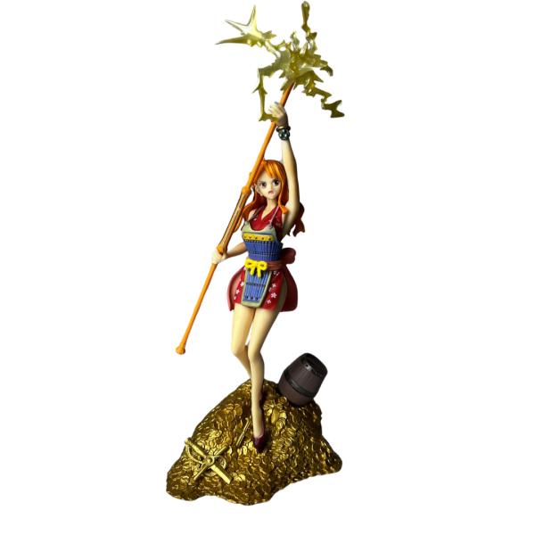 FIGURA DE COLECCION ONE PIECE NAMI BASE TESORO